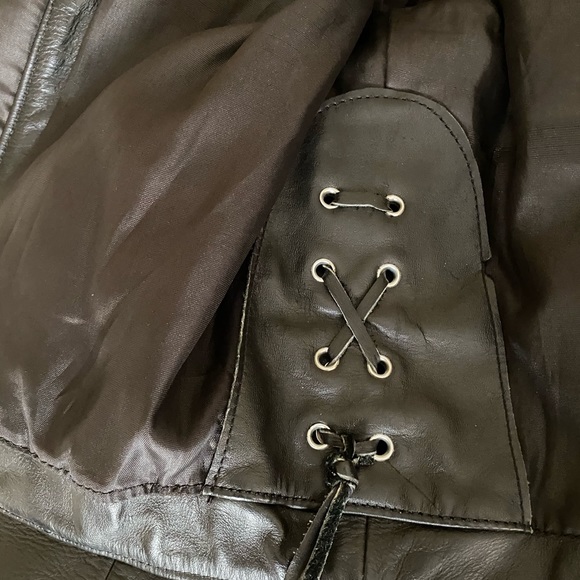 Black and Red Woman Leather Jacket - Picture 7 of 10